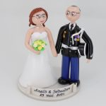 Figurines de mariage en tenue de gendarme