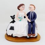 Figurines de mariage en combi van