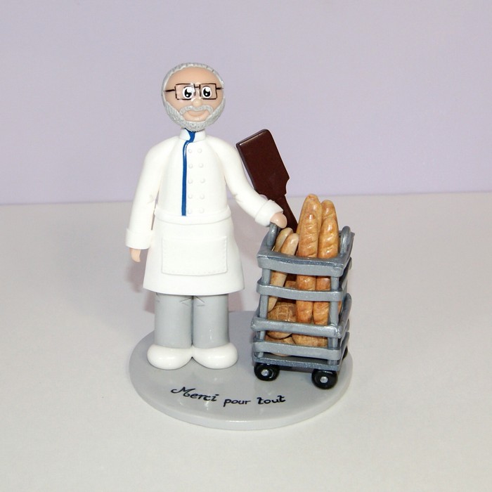 figurine départ en retraite, boulanger et son chariot de pain