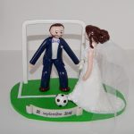 Figurines de mariage personnalisées, en tenue de mariage, jouant au football