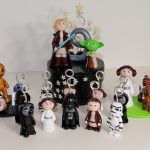 figurine anniversaire personnalisée – star war -Yoda – Jedï – Leïa – Hewok – Dark Vador – Stormtrooper – Kilo Ren – BB8 – R2D2 – C-3PO